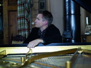 Sigurd_Slattebrekk_by_Grieg_piano_Photo_Thor_Brodreskift.jpg